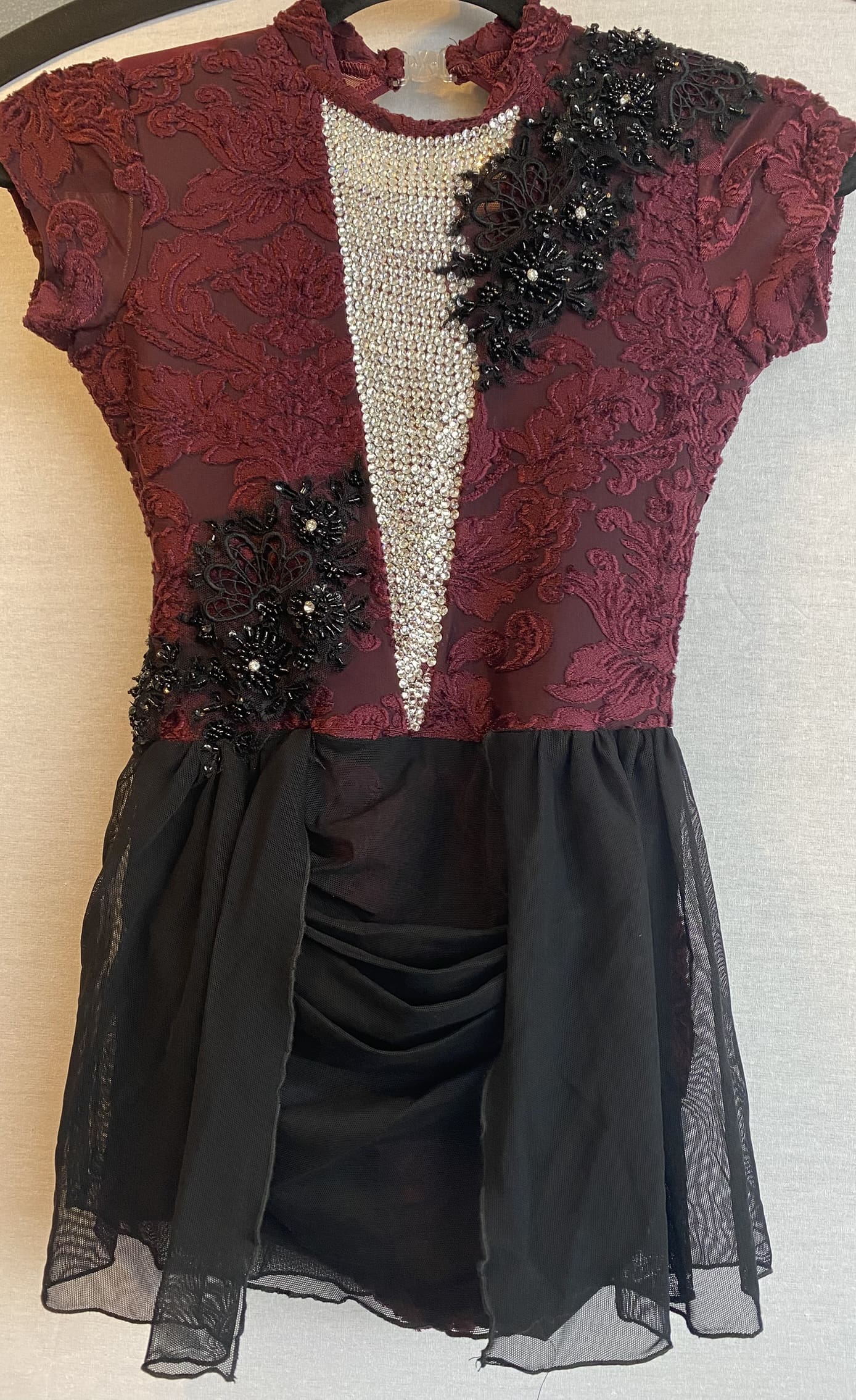 ✨Product description (Child Large) — Gently Used Burgandy and Black Dance Costume w/ At... - front